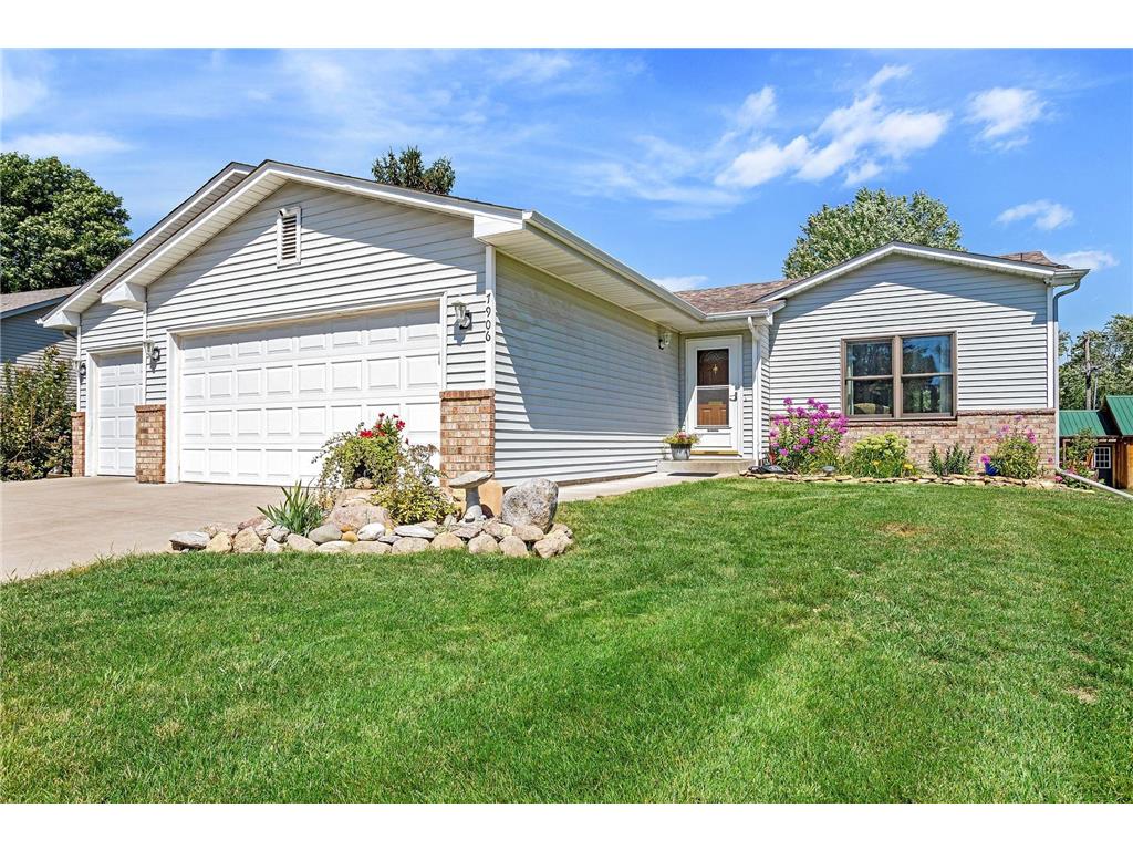 7906 29th Street N Oakdale MN 55128 6417772 image1