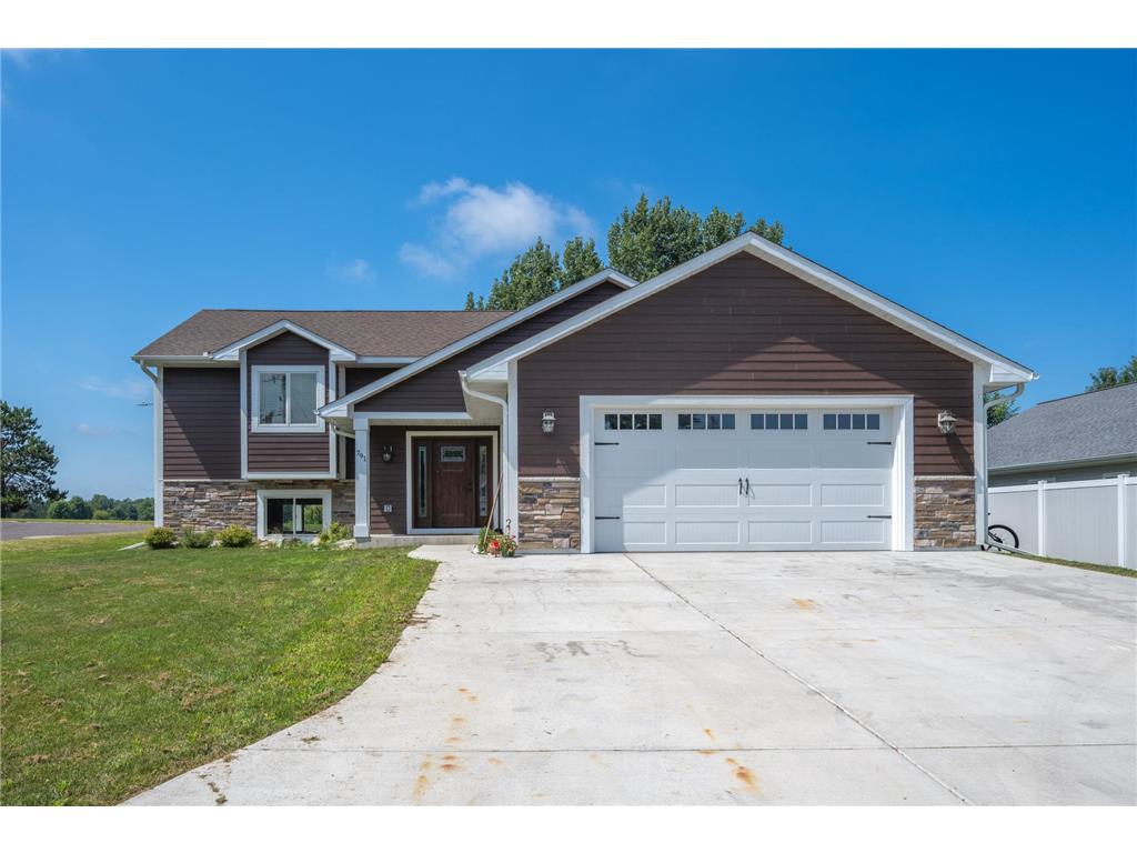791 Golf Way Amery WI 54001 6772492 image1