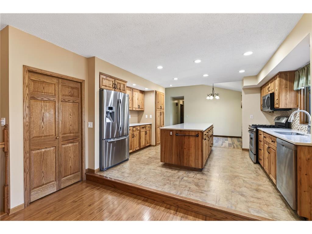 7910 W Park Hills Drive Bloomington MN 55438 7055749 image10