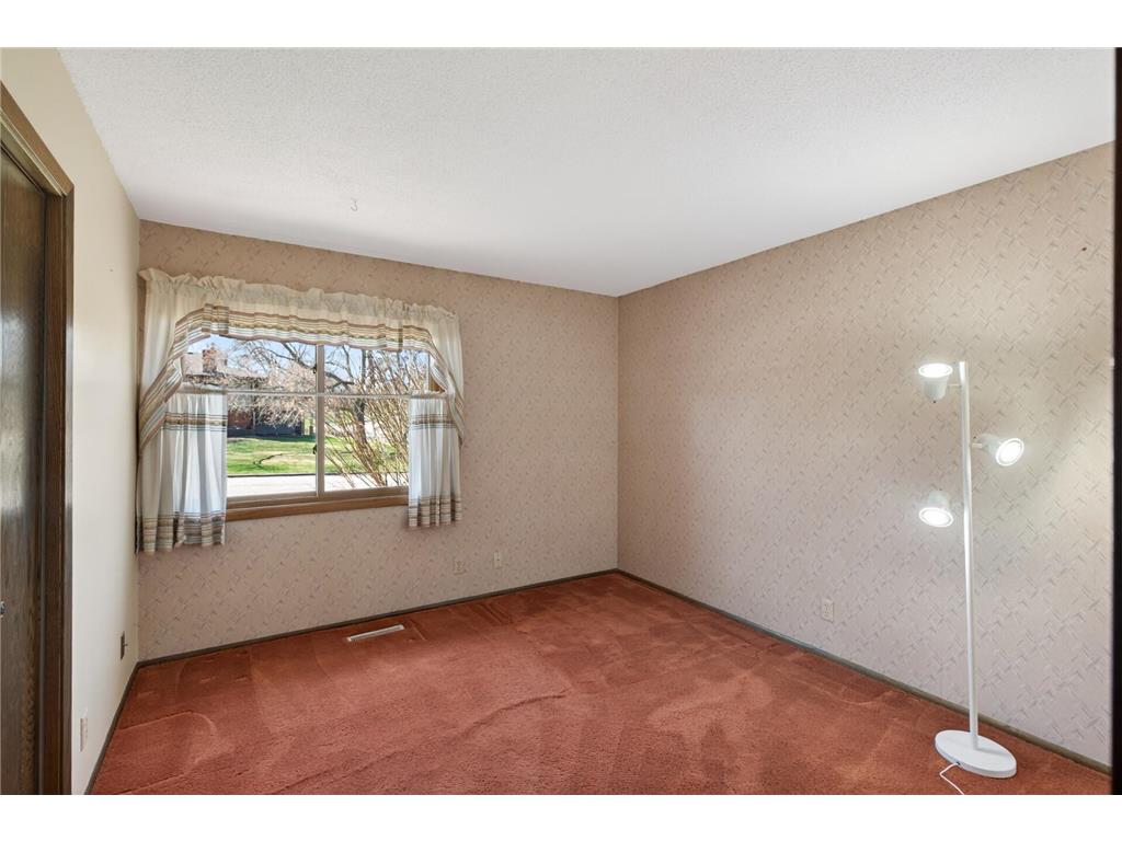 7910 W Park Hills Drive Bloomington MN 55438 7055749 image17