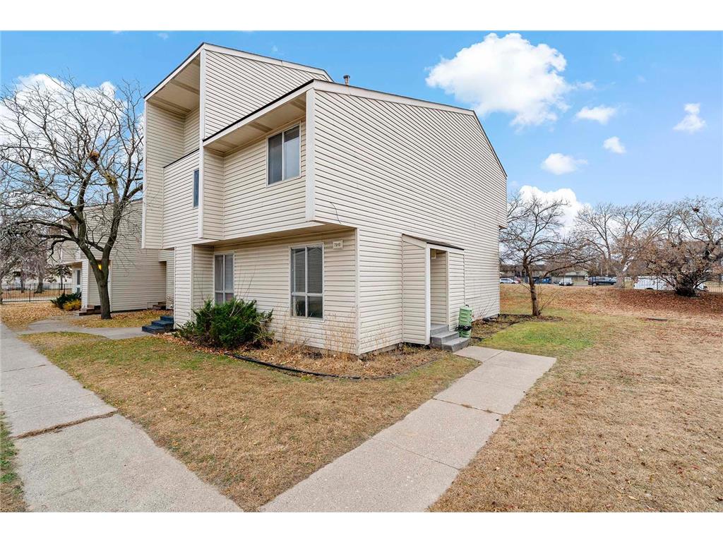 7910 Yates Avenue N Brooklyn Park MN 55443 6819540 image1