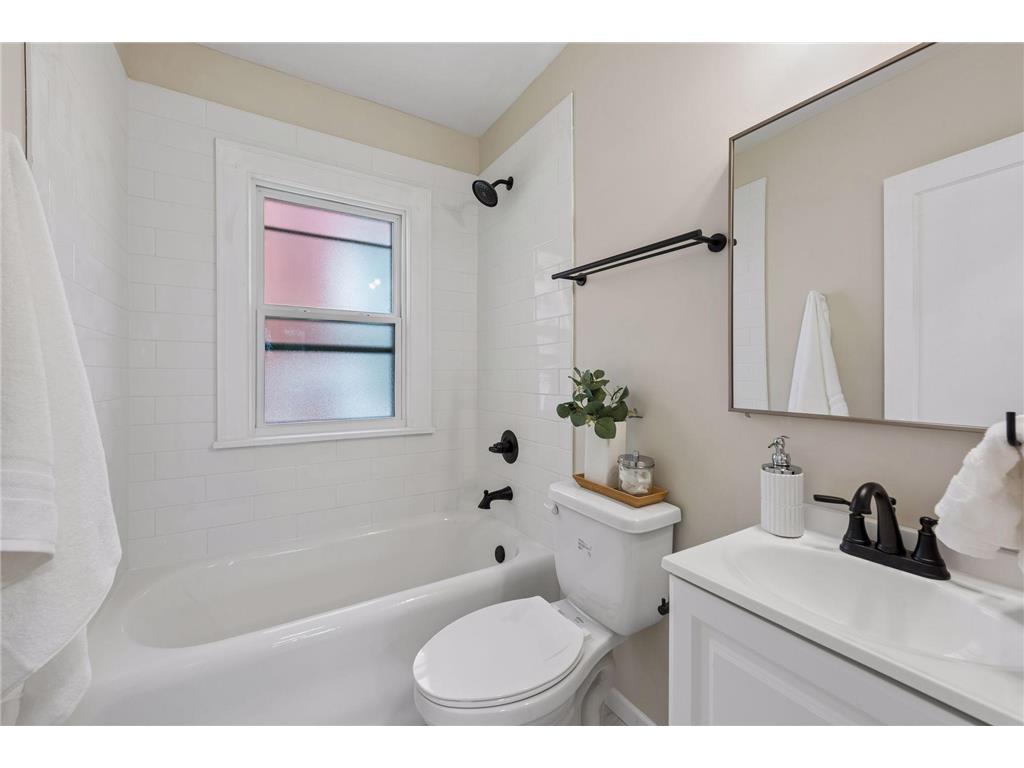792 Charles Avenue Saint Paul MN 55104 7103708 image19