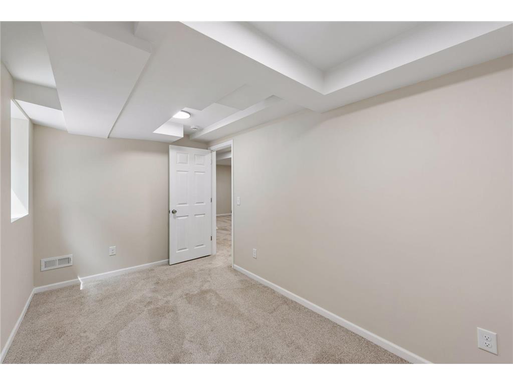 792 Charles Avenue Saint Paul MN 55104 7103708 image24