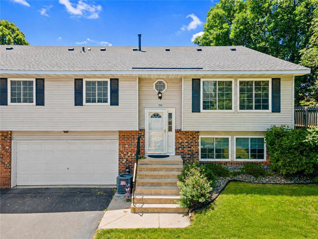 7923 147th Street W Apple Valley MN 55124 7091358 image1
