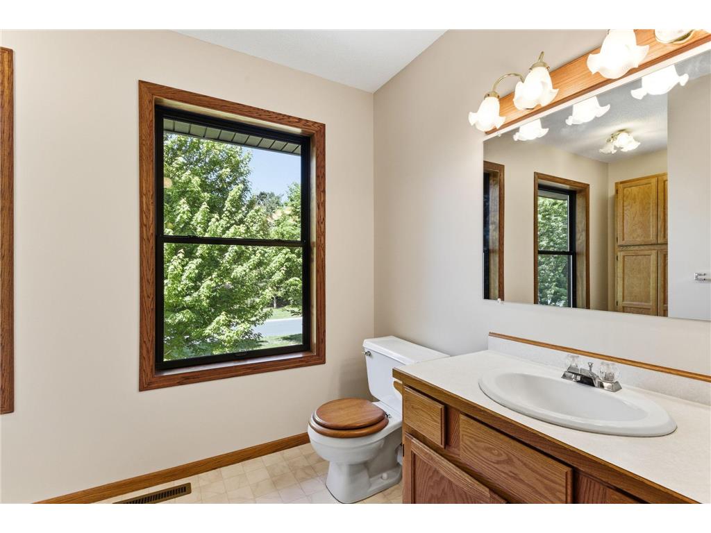 7953 Woodlawn Drive Mounds View MN 55112 7023797 image32