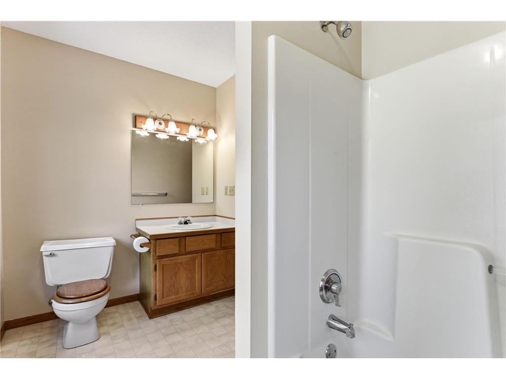 7953 Woodlawn Drive Mounds View MN 55112 7023797 image33