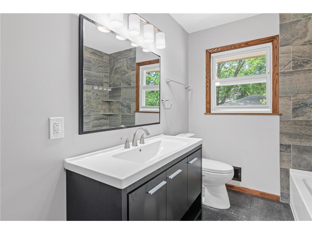 7990 E River Road Fridley MN 55432 7086092 image12