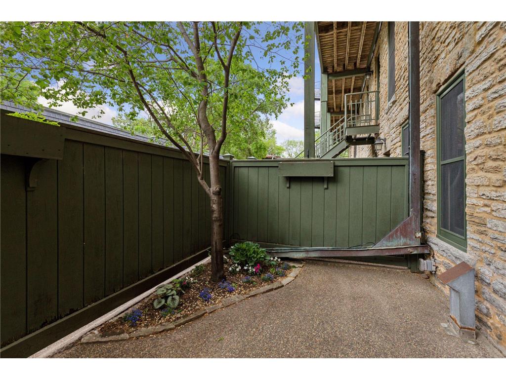 8 Grove Street #8B Minneapolis MN 55401 - Mississippi 6723090 image40