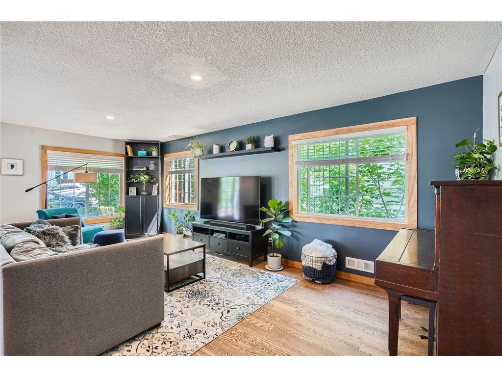 8 Queen Avenue S Minneapolis MN 55405 6809916 image11