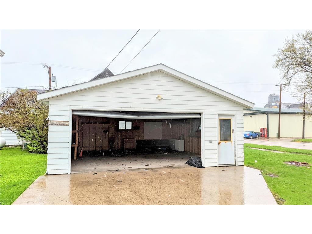 800 Burke Avenue Harvey ND 58341 6801922 image4