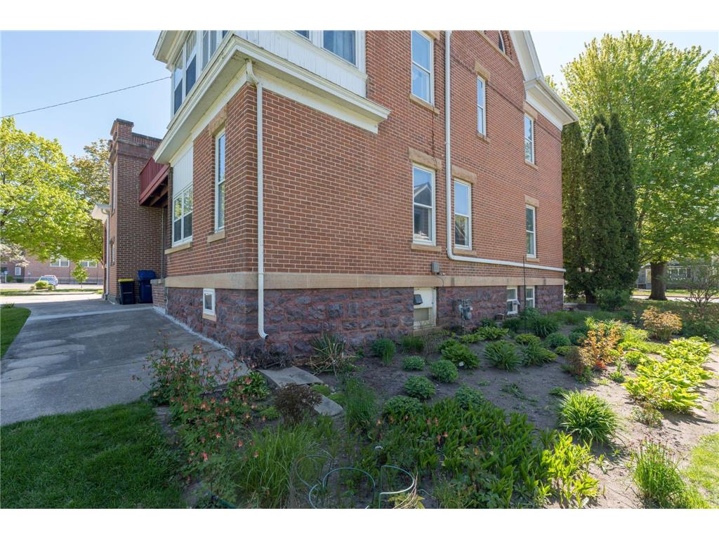 800 Center Street New Ulm MN 56073 7067088 image78