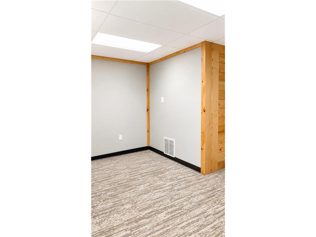 800 E 40th Street Hibbing MN 55746 7076713 image10