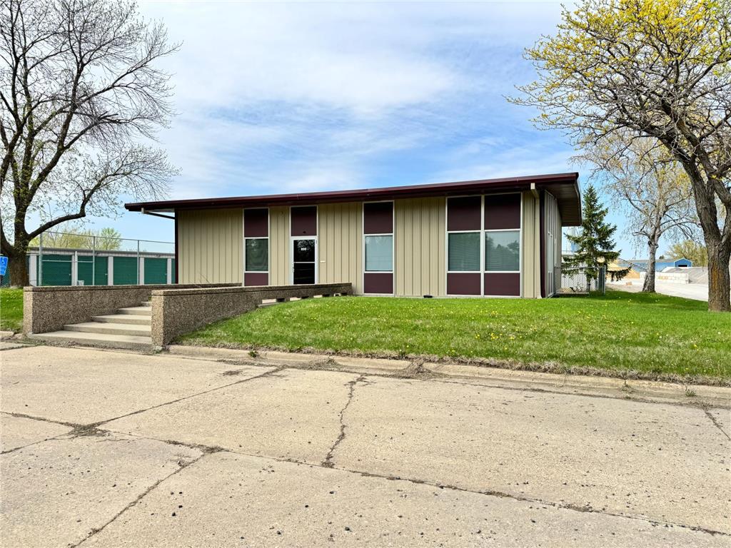 800 W College Drive Marshall MN 56258 6652458 image3