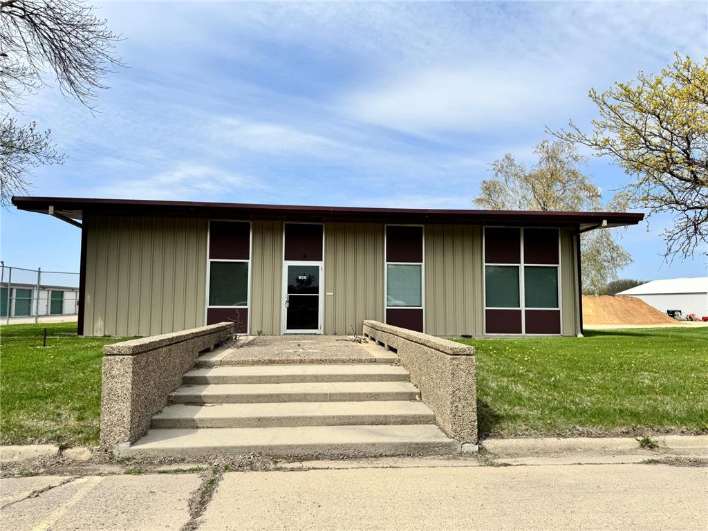 800 W College Drive Marshall MN 56258 6652458 image4