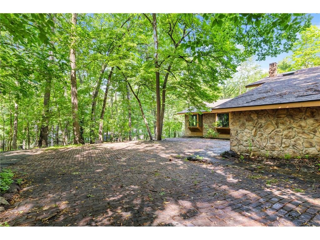 8000 Hill Trail N Lake Elmo MN 55042 - Demontreville 7095467 image11