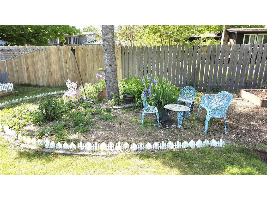 8009 Edgewood Avenue N Brooklyn Park MN 55445 7082732 image21