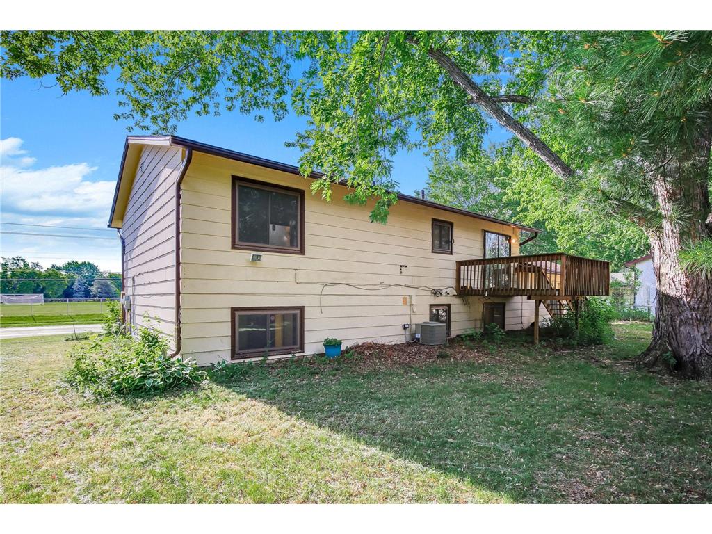 8009 Noble Avenue N Brooklyn Park MN 55443 7094977 image29