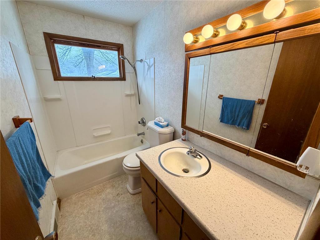 801 14th Avenue SW Willmar MN 56201 7003149 image16