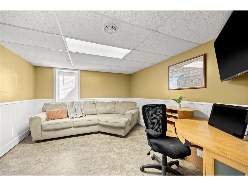 801 Carver Street N Winthrop MN 55396 6793709 image17