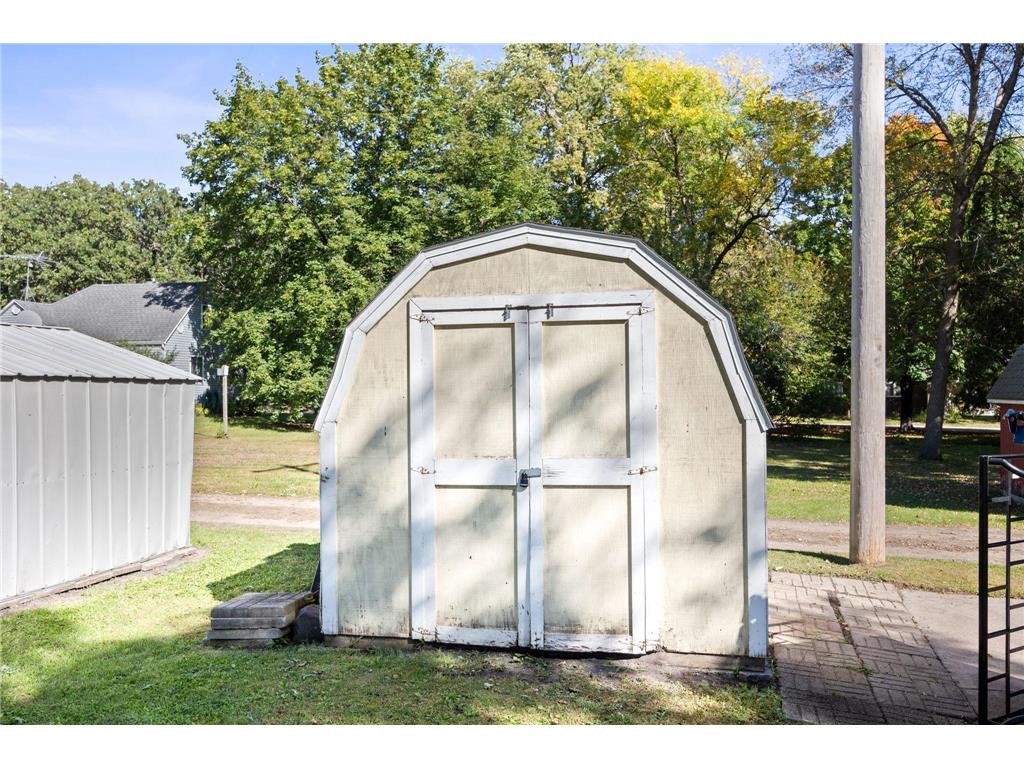 801 Carver Street N Winthrop MN 55396 6793709 image26