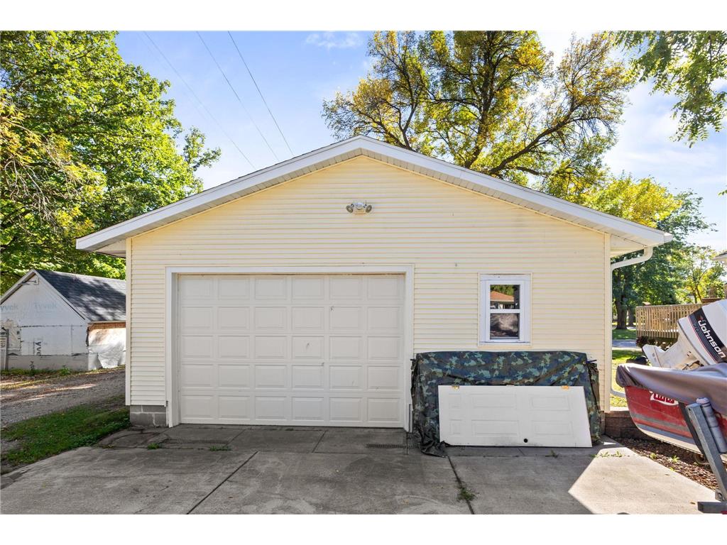 801 Carver Street N Winthrop MN 55396 6793709 image27