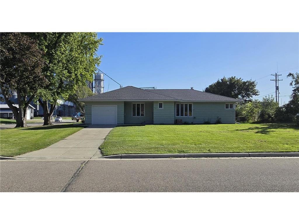 801 E Elm Avenue Olivia MN 56277 6795940 image2