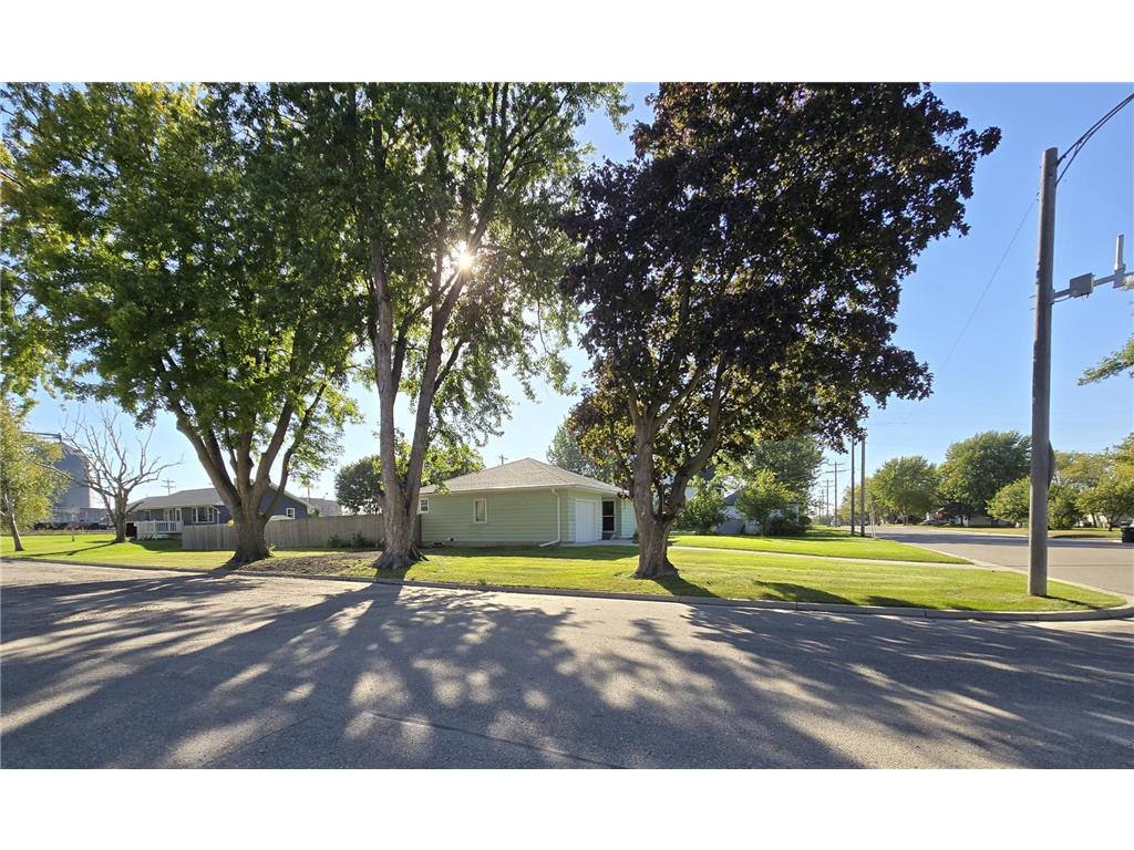 801 E Elm Avenue Olivia MN 56277 6795940 image3
