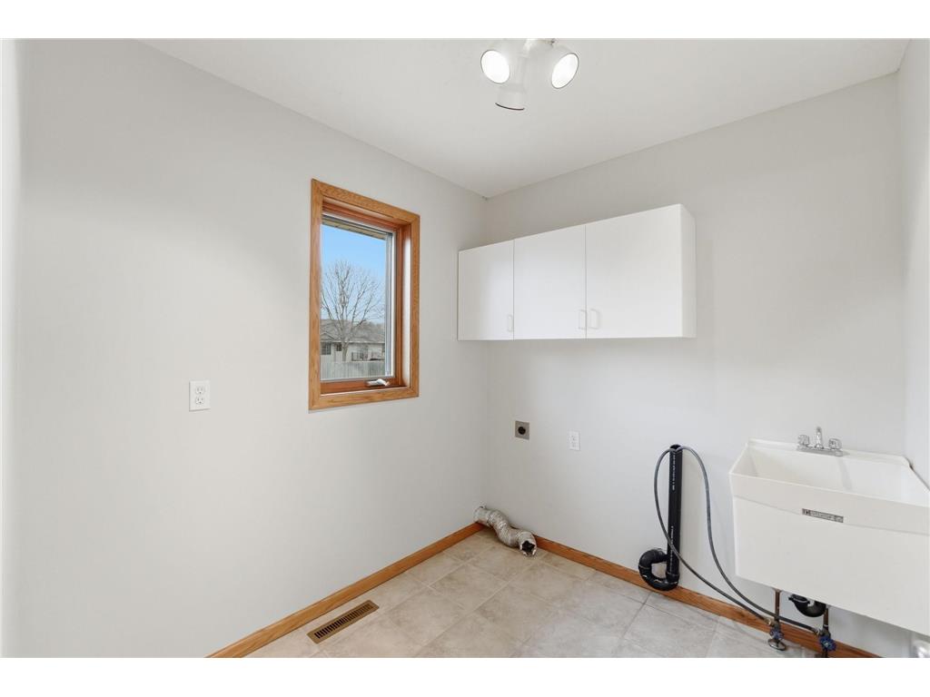 801 Maplewood Avenue Litchfield MN 55355 7054137 image19