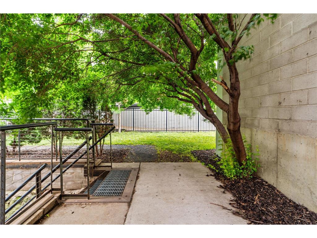 801 Washington Avenue N #121 Minneapolis MN 55401 7021897 image32