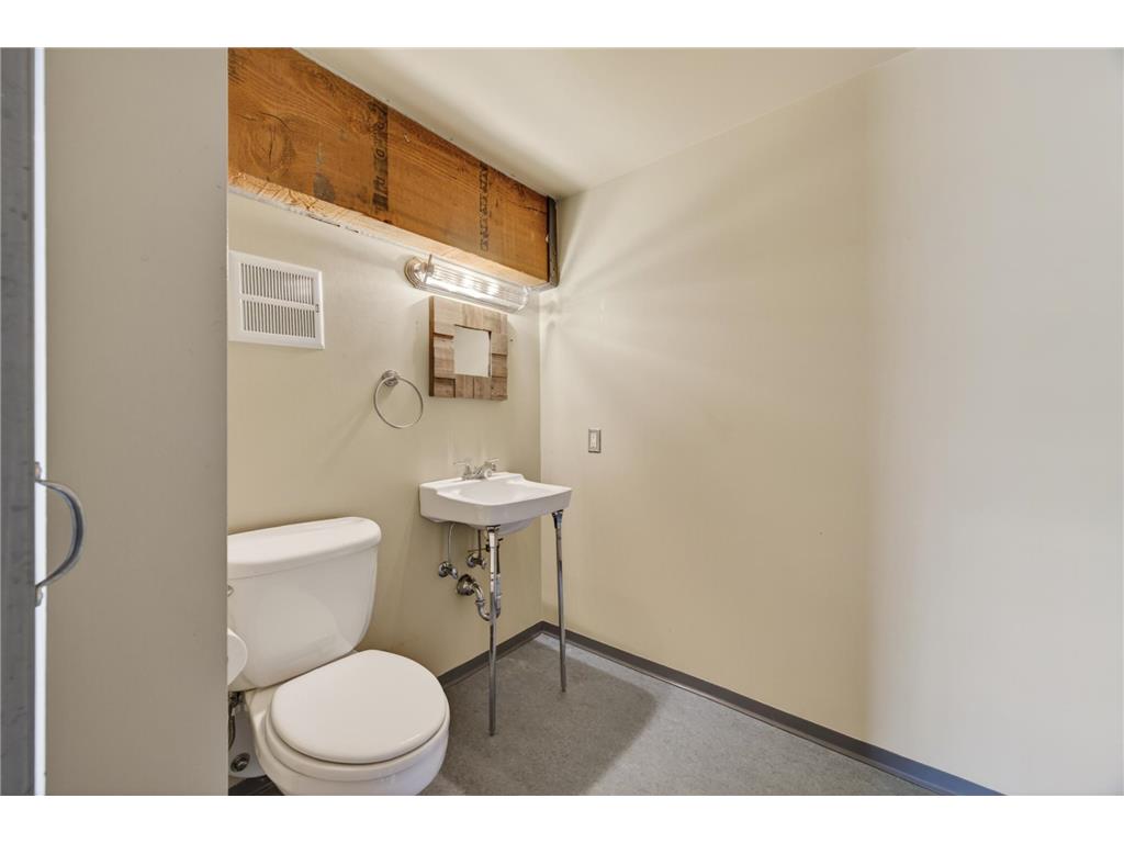 801 Washington Avenue N #322 Minneapolis MN 55401 7089965 image21