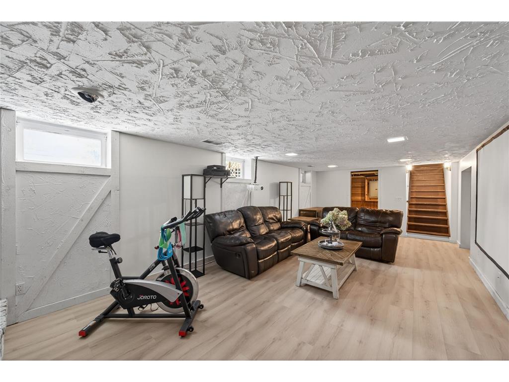 8018 33rd Place N Crystal MN 55427 7013044 image34