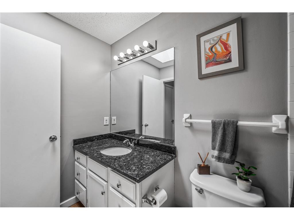 8019 Xerxes Avenue S #202 Bloomington MN 55431 7006453 image10