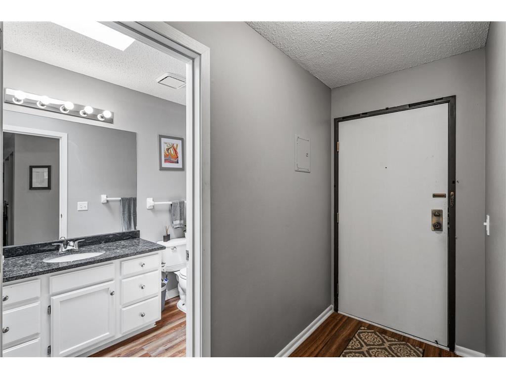 8019 Xerxes Avenue S #202 Bloomington MN 55431 7006453 image7