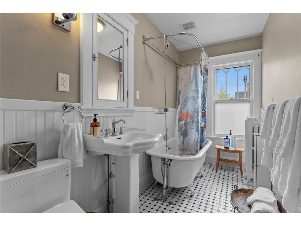 802 Ashland Avenue Saint Paul MN 55104 7070633 image45