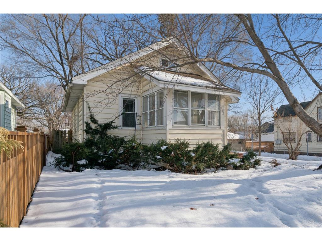 802 Howell Street N Saint Paul MN 55104 7000261 image1