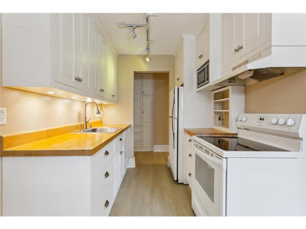 802 Old Settlers Trail #5 Hopkins MN 55343 6554949 image1