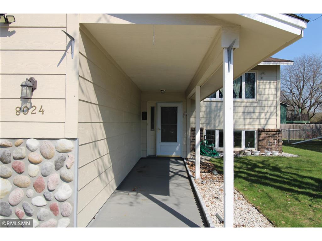 8024 James Avenue N Brooklyn Park MN 55444 7060372 image4