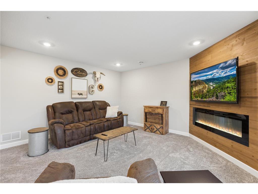8025 150th Place NW Anoka MN 55303 7062154 image2