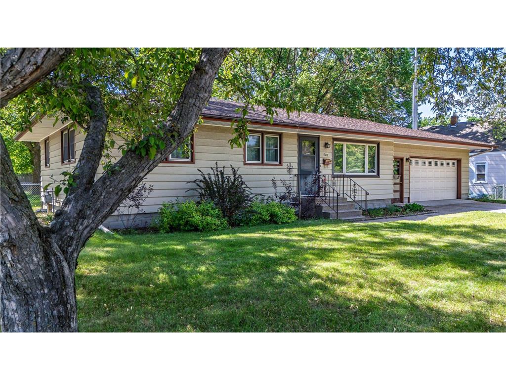 803 25th Avenue N Saint Cloud MN 56303 7076130 image1