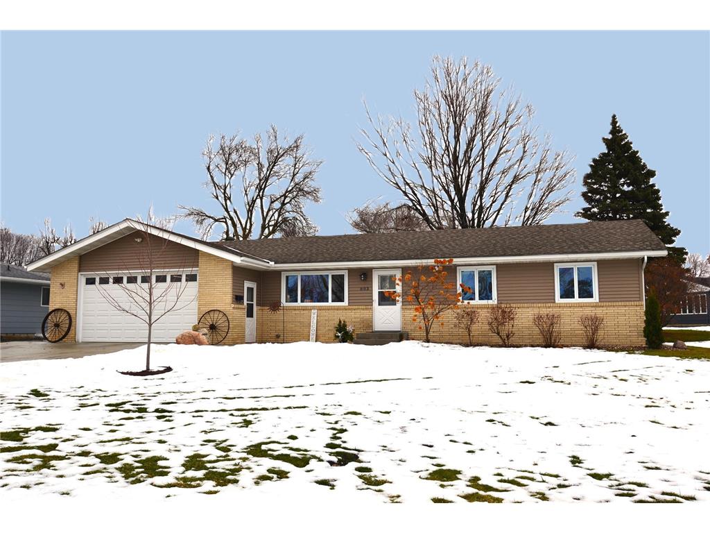803 Hillcrest Drive Montgomery MN 56069 7002729 image1