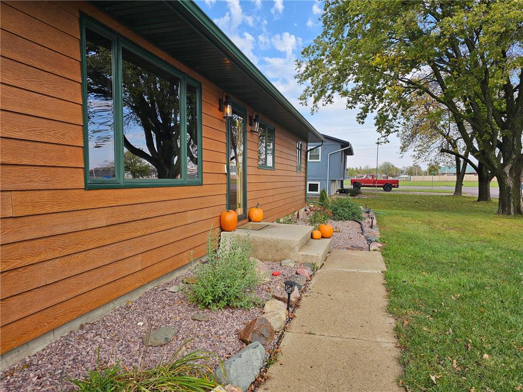 804 6th Avenue SE Pipestone MN 56164 6805596 image2