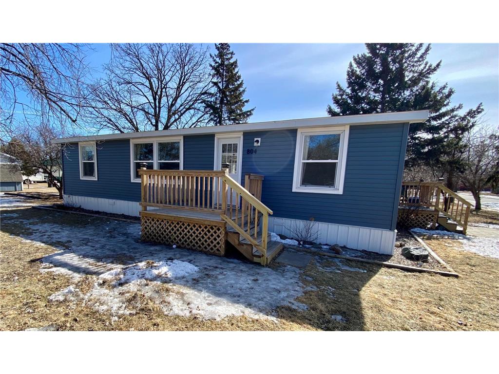 804 Elk Street NW Warroad MN 56763 6510994 image1