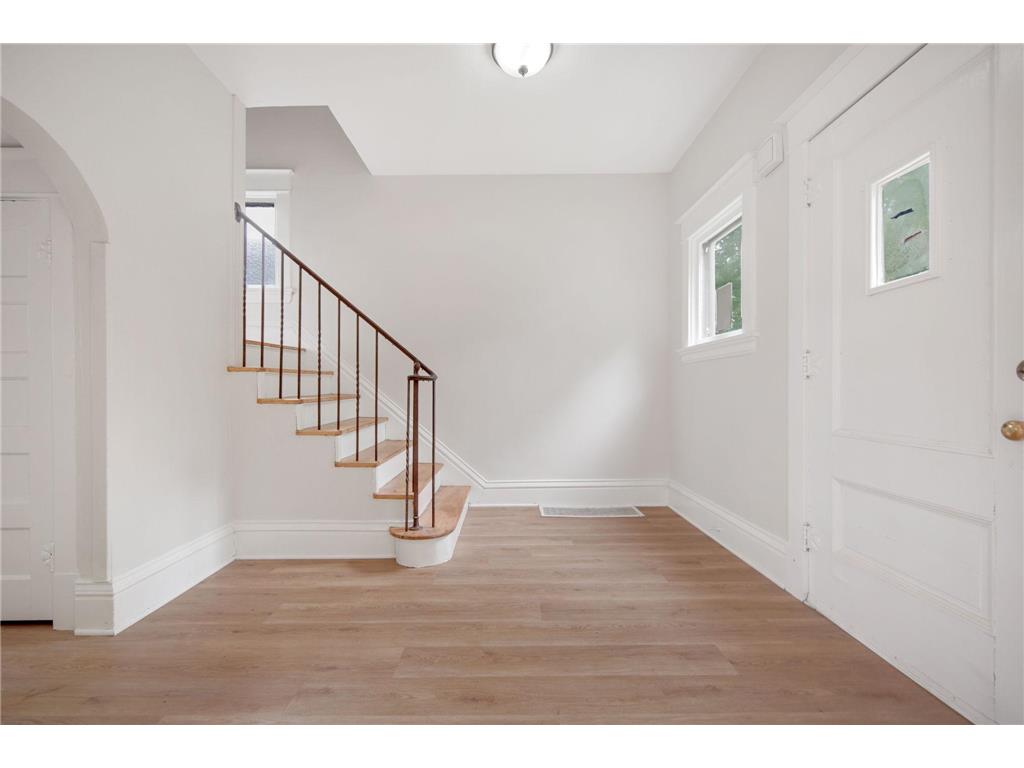 804 Hawthorne Avenue E Saint Paul MN 55106 6822601 image4