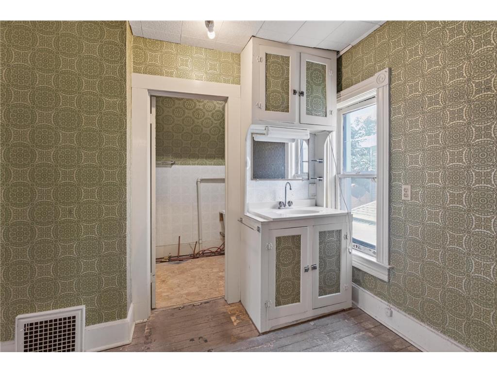 804 Sherburne Avenue Saint Paul MN 55104 7089053 image11