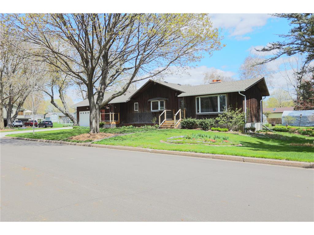 804 Valley View Drive River Falls WI 54022 7067067 image1