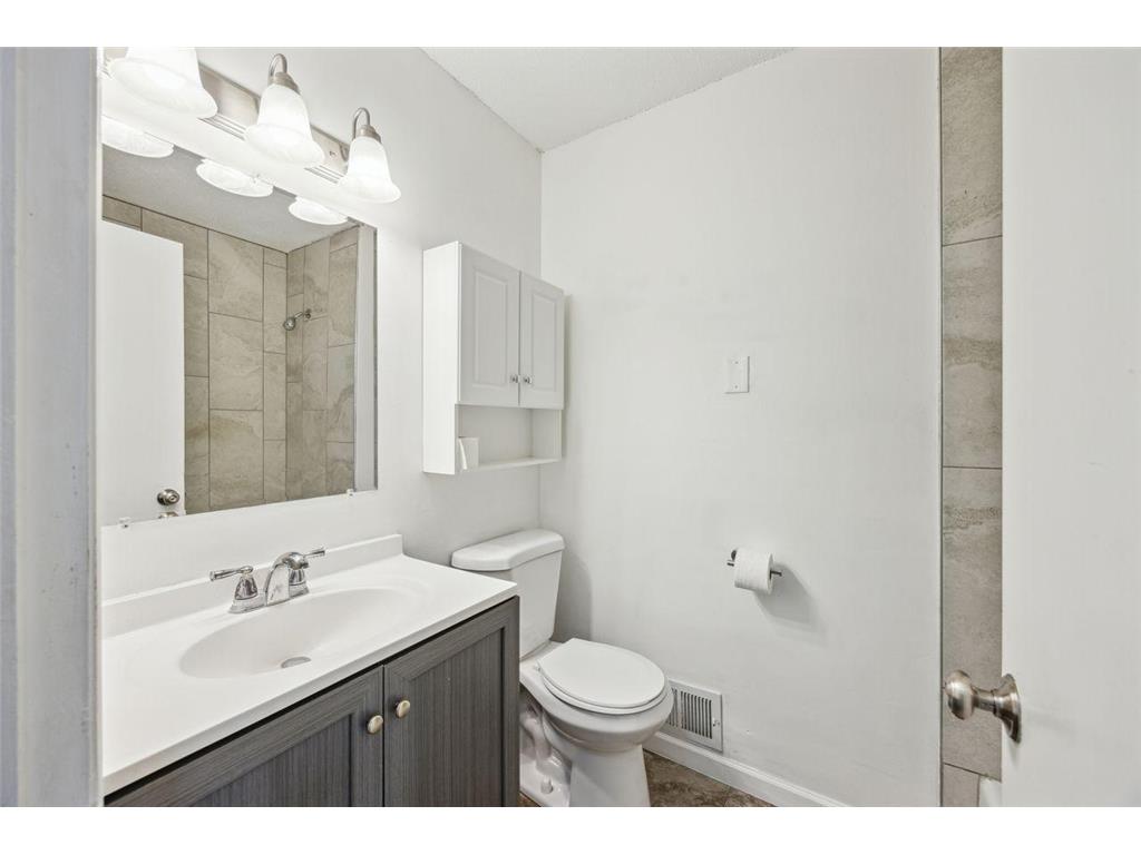 8040 Xenia Avenue N Brooklyn Park MN 55443 7009900 image10