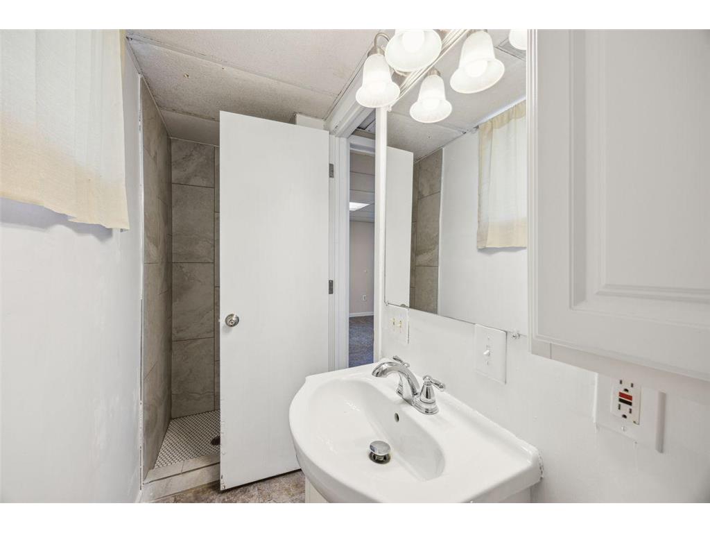 8040 Xenia Avenue N Brooklyn Park MN 55443 7009900 image18