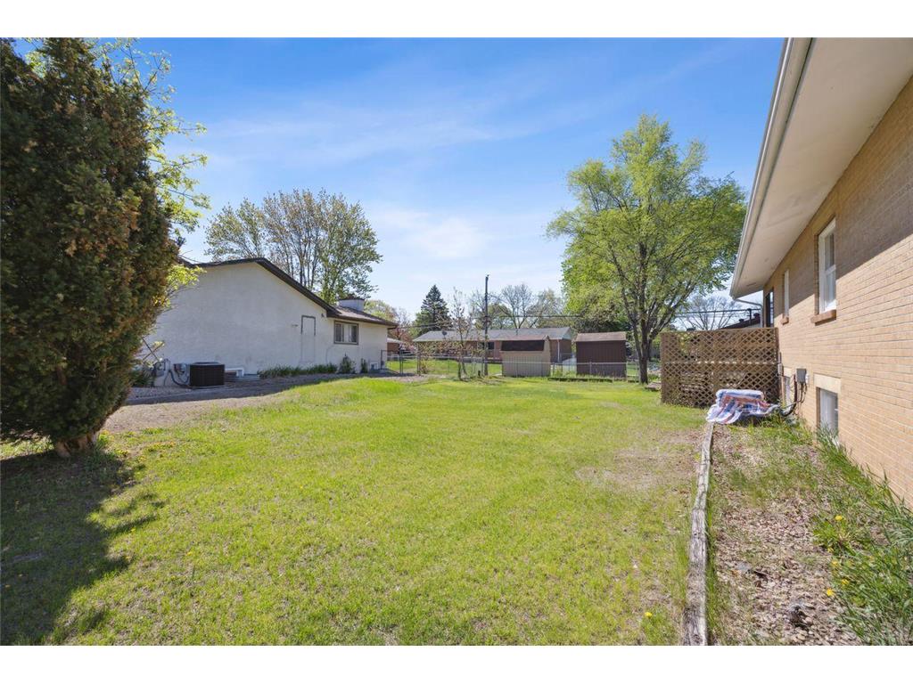 8040 Xenia Avenue N Brooklyn Park MN 55443 7009900 image19