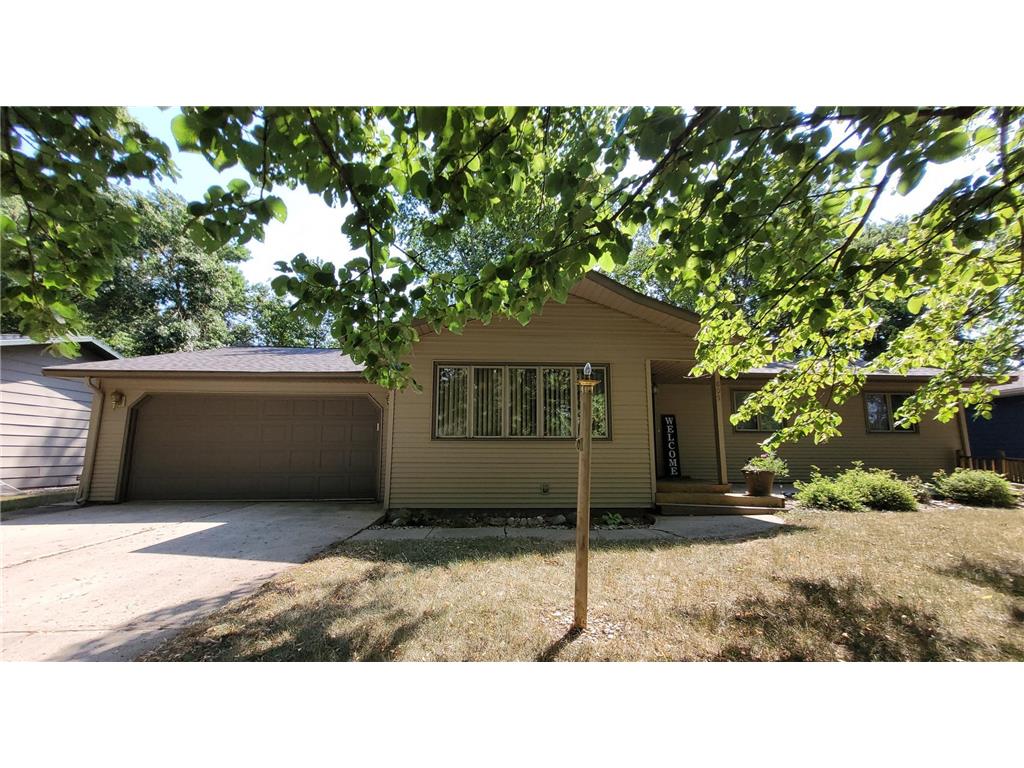 805 2nd Avenue SE, Pipestone, MN 56164 MLS 6243542 Edina Realty