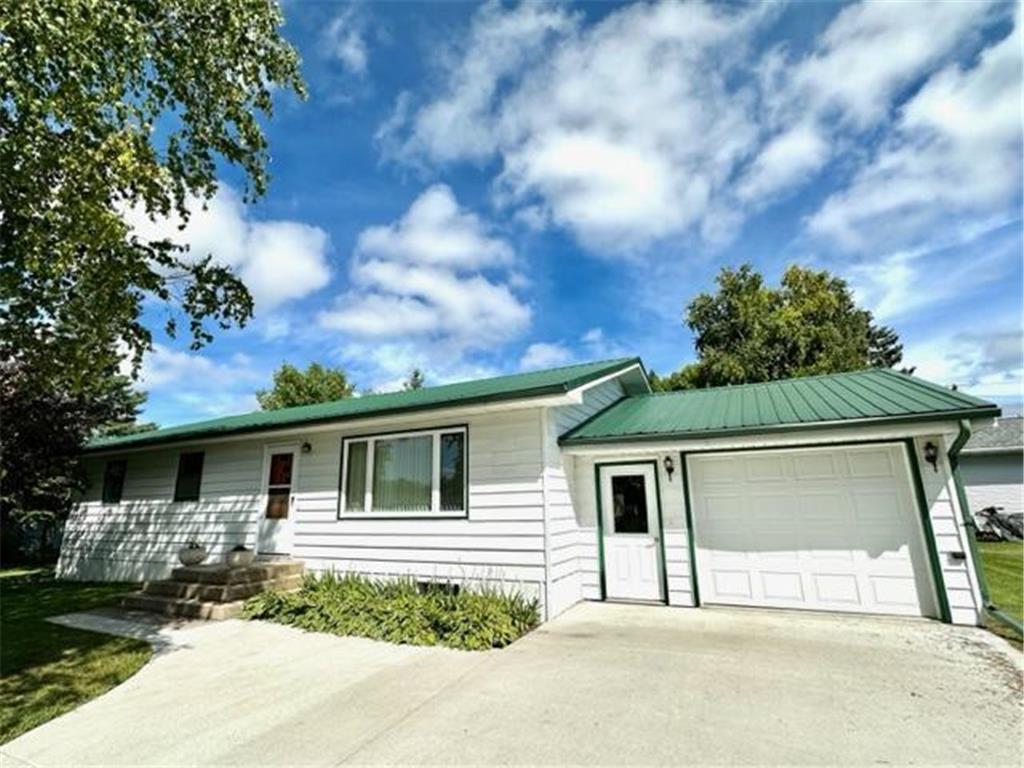 805 2nd Street NE Roseau MN 56751 6415814 image1